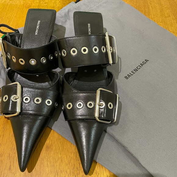 Balenciaga Runway Leather Pumps - Picture 2 of 10
